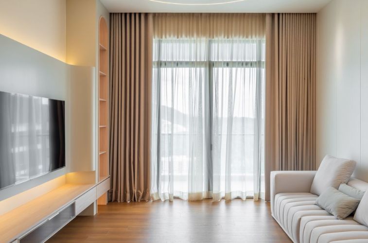 Motorized curtains
